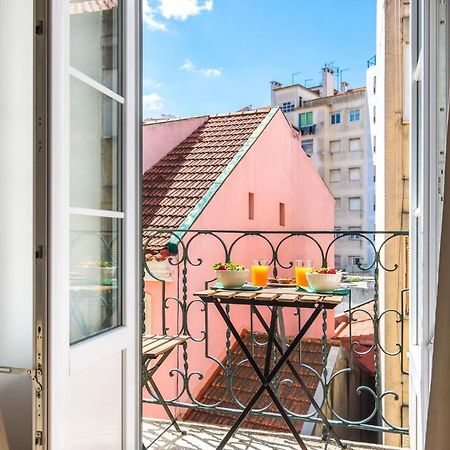 Lovelystay - Sunny Flat W/ Balcony Overseeing Graca And River Lisbon Exterior photo