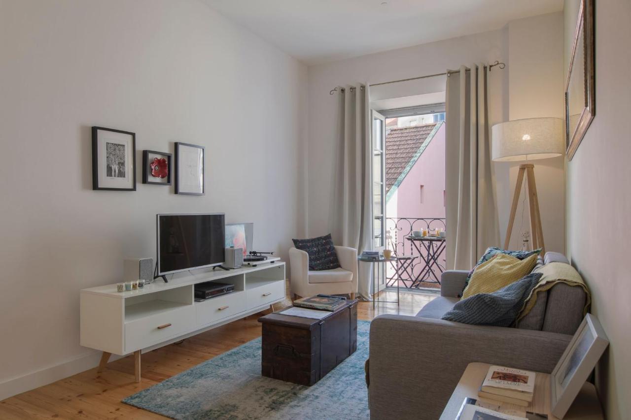 Lovelystay - Sunny Flat W/ Balcony Overseeing Graca And River Lisbon Exterior photo