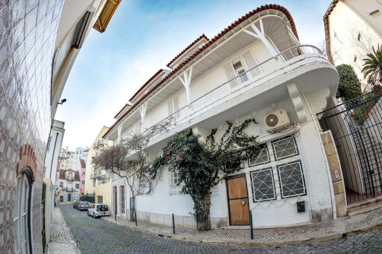 Lovelystay - Sunny Flat W/ Balcony Overseeing Graca And River Lisbon Exterior photo