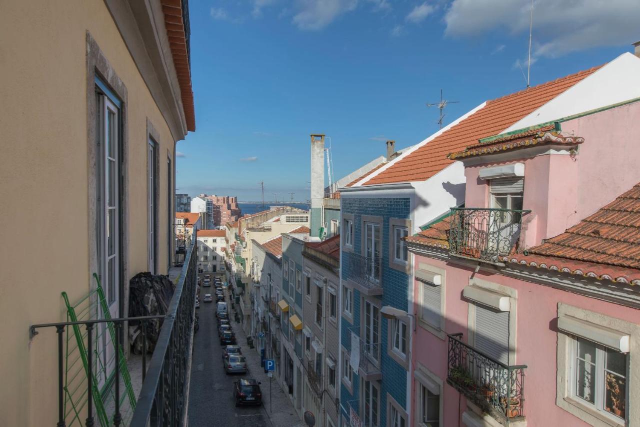 Lovelystay - Sunny Flat W/ Balcony Overseeing Graca And River Lisbon Exterior photo