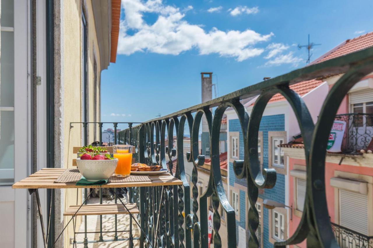 Lovelystay - Sunny Flat W/ Balcony Overseeing Graca And River Lisbon Exterior photo