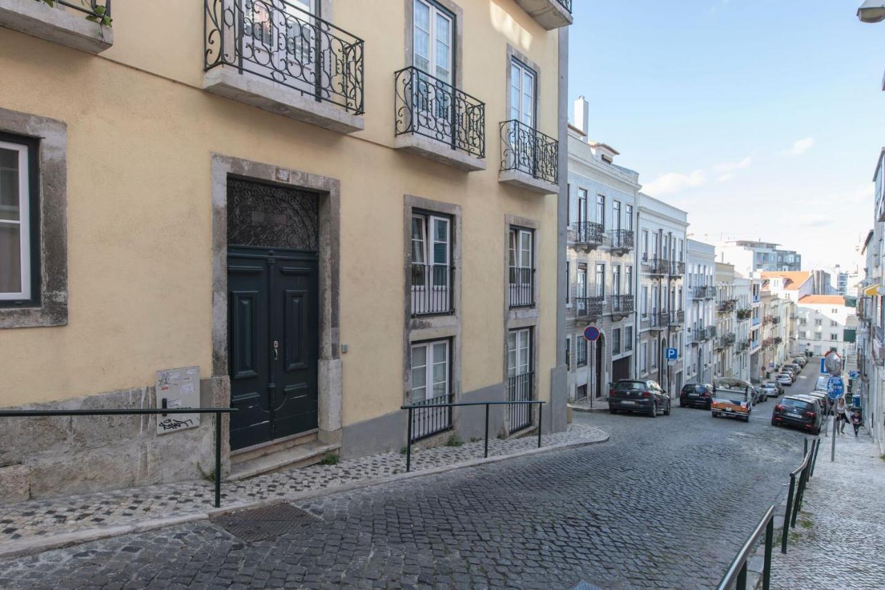 Lovelystay - Sunny Flat W/ Balcony Overseeing Graca And River Lisbon Exterior photo