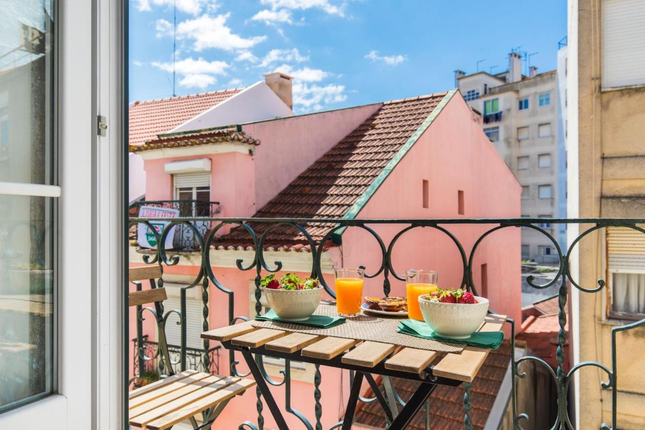 Lovelystay - Sunny Flat W/ Balcony Overseeing Graca And River Lisbon Exterior photo